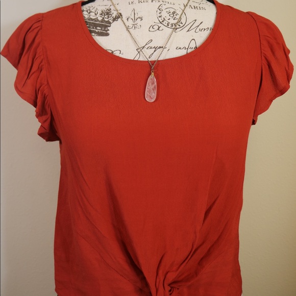 LoveOnAHanger Tops - New with tags front tie cropped red top